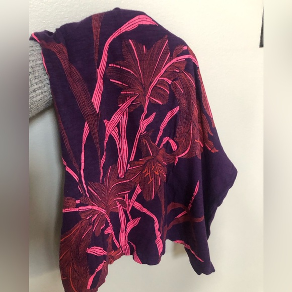 Express Women’s S Purple V-Neck Short-Sleeve Tee w/Hot Pink Floral Design - Picture 11 of 11